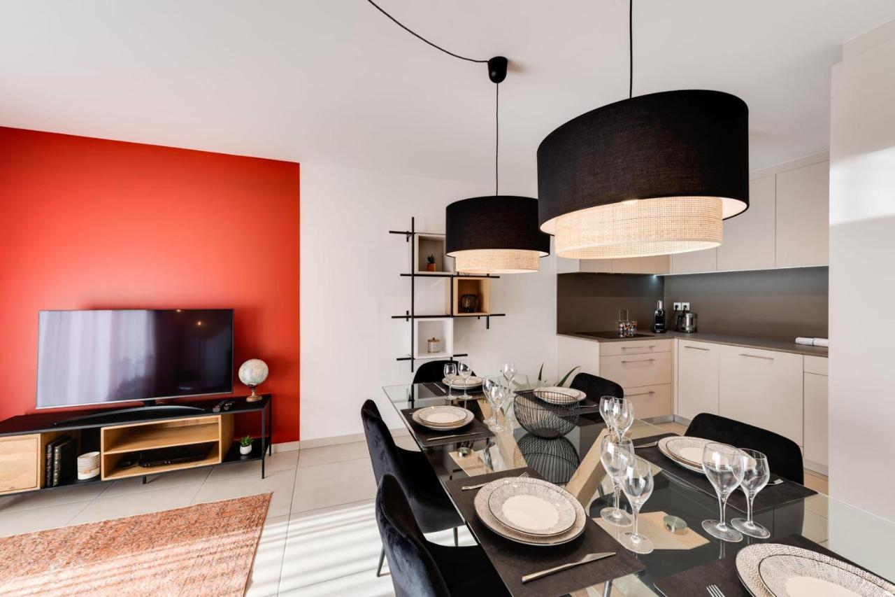Le Reposoir - New 2 Bedroom Apartment With Terrace & Garage アヌシー エクステリア 写真