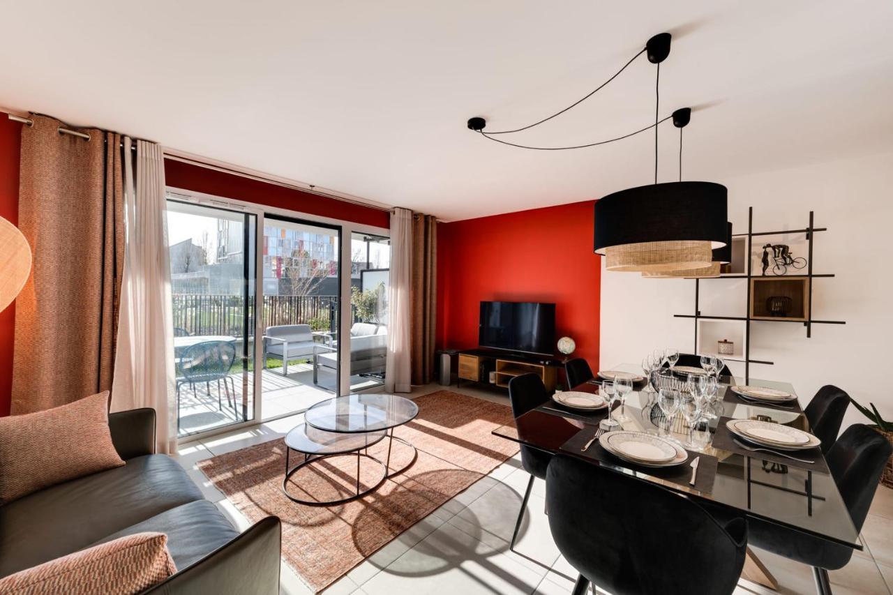 Le Reposoir - New 2 Bedroom Apartment With Terrace & Garage アヌシー エクステリア 写真