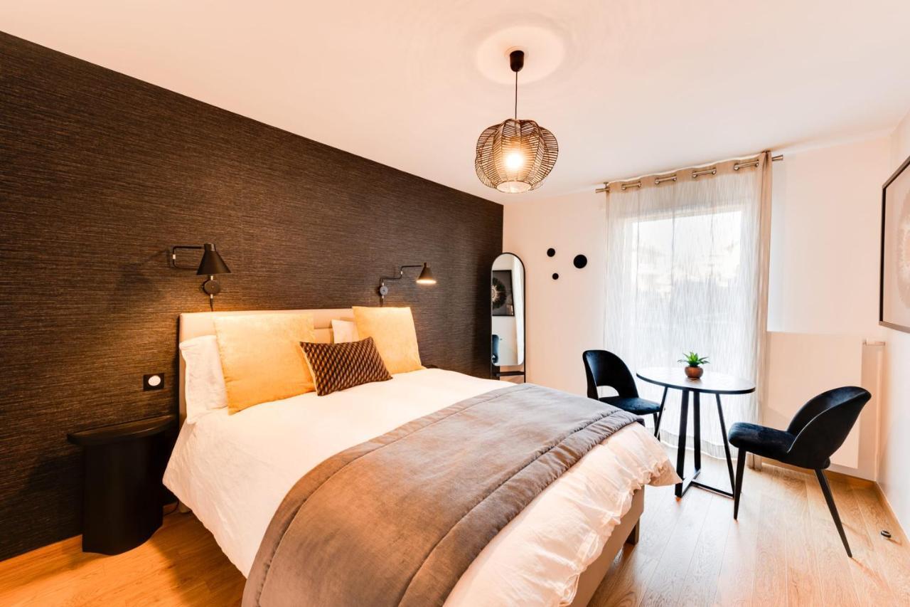 Le Reposoir - New 2 Bedroom Apartment With Terrace & Garage アヌシー エクステリア 写真