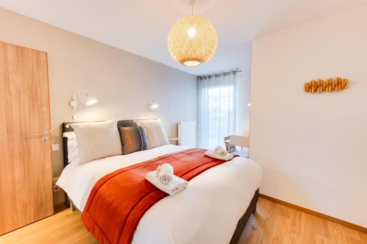Le Reposoir - New 2 Bedroom Apartment With Terrace & Garage アヌシー エクステリア 写真