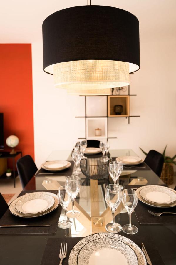 Le Reposoir - New 2 Bedroom Apartment With Terrace & Garage アヌシー エクステリア 写真